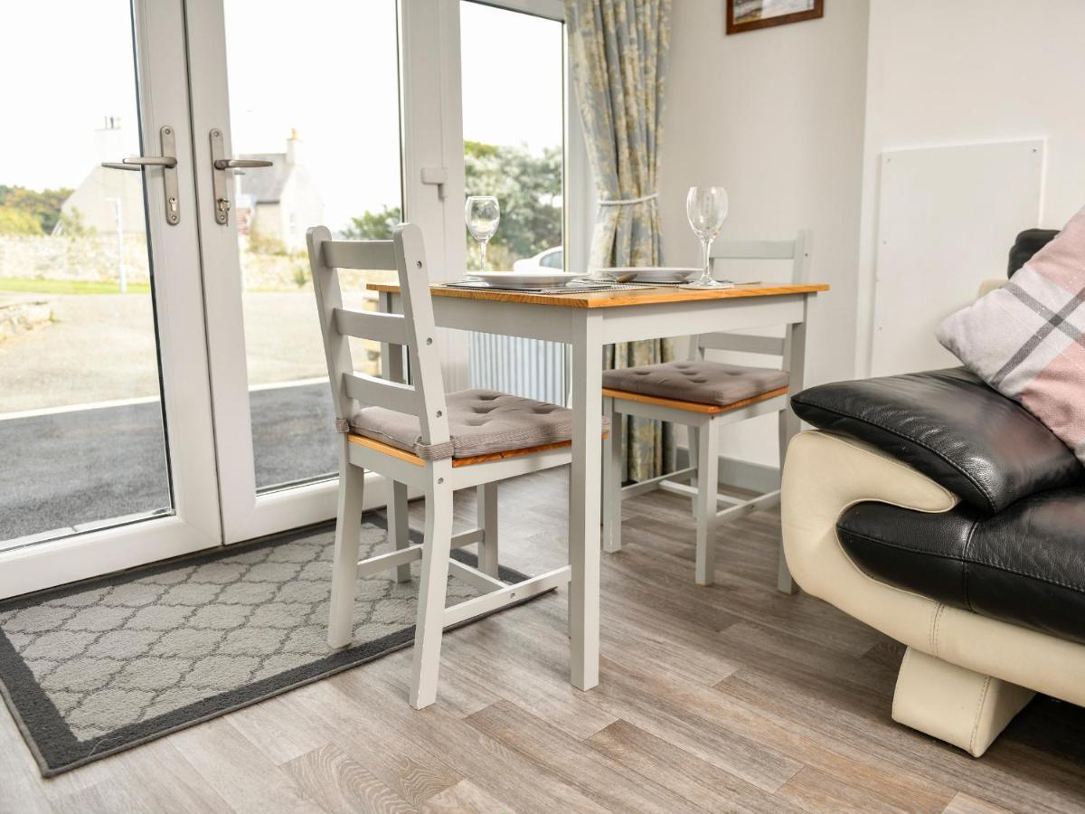 Plas Bach Aberffraw Bagian luar foto