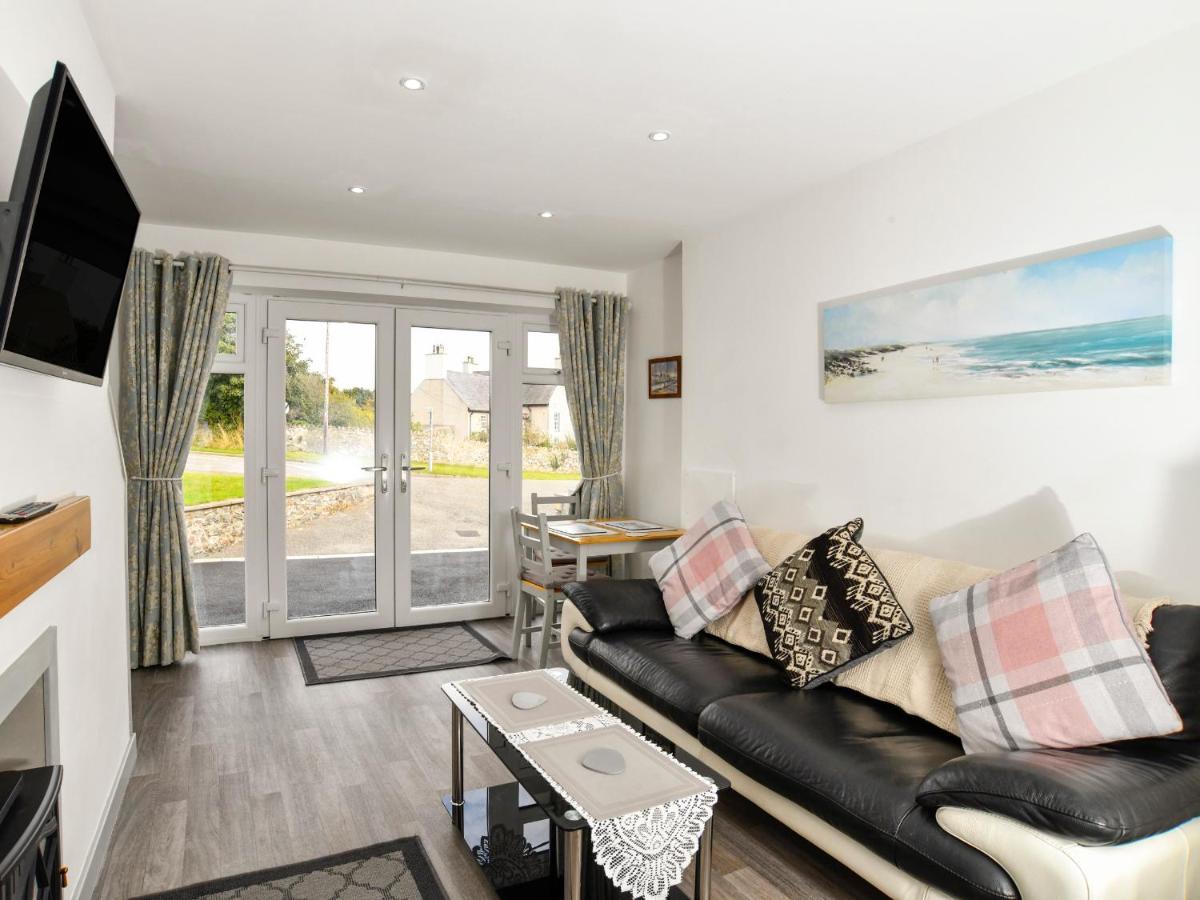 Plas Bach Aberffraw Bagian luar foto