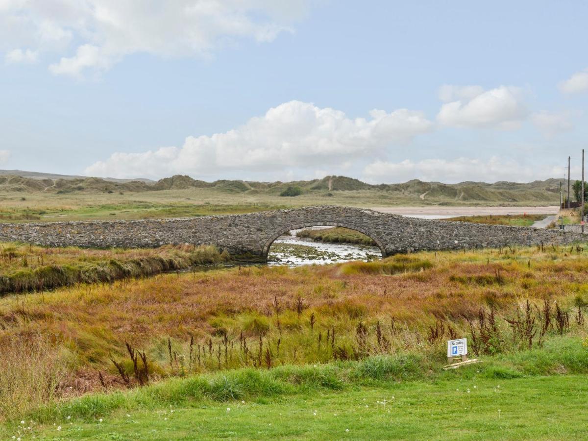 Plas Bach Aberffraw Bagian luar foto