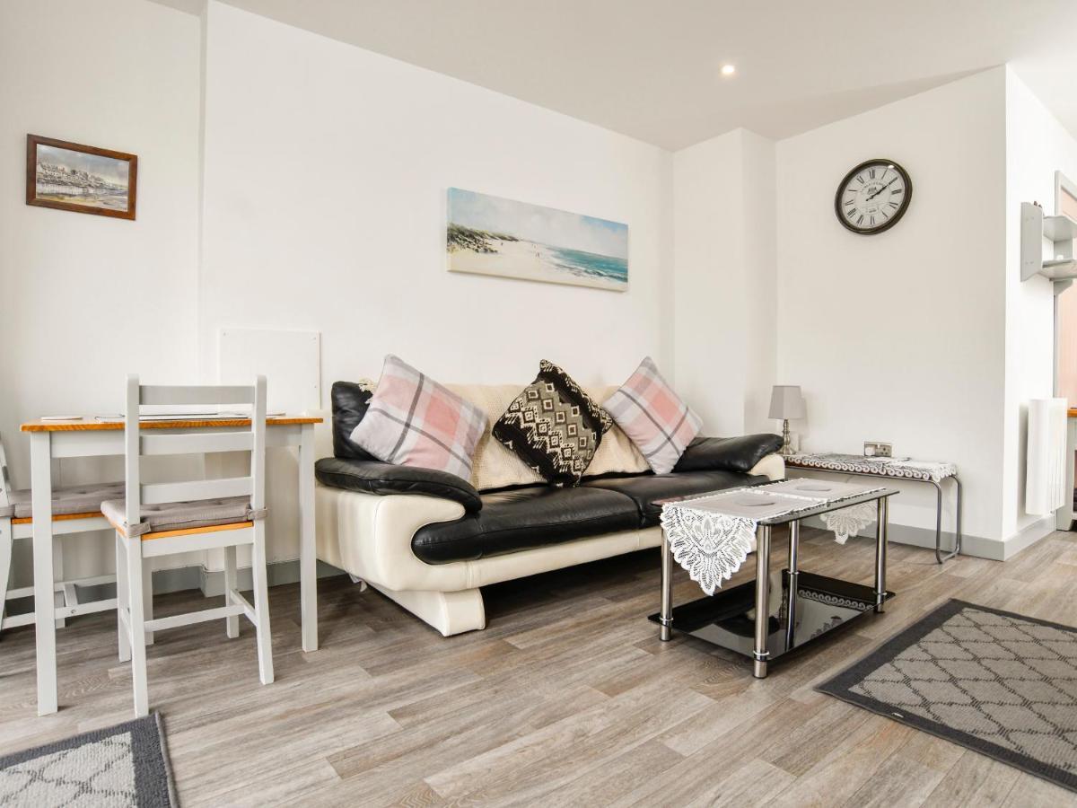 Plas Bach Aberffraw Bagian luar foto