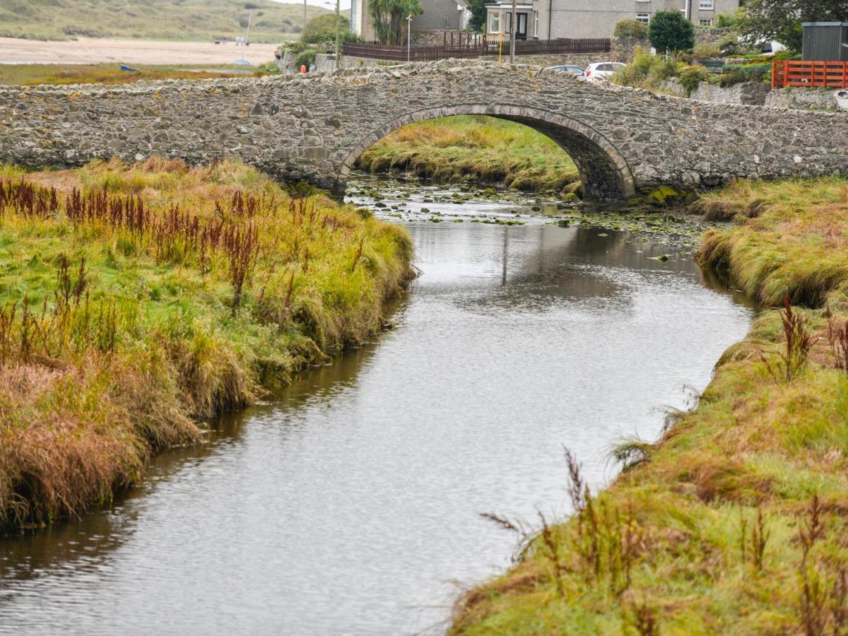 Plas Bach Aberffraw Bagian luar foto